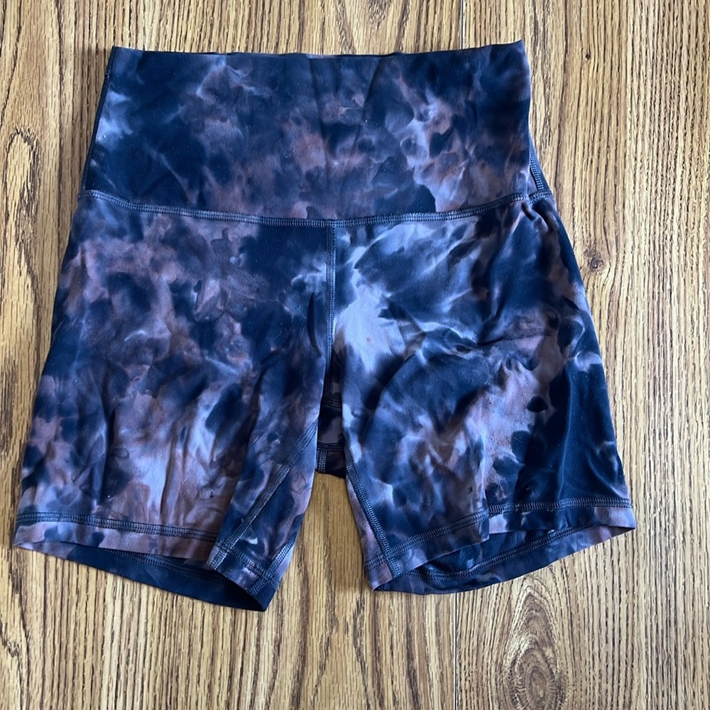 Lululemon Align High-Rise 6” Short in Purple-pink tie-dye